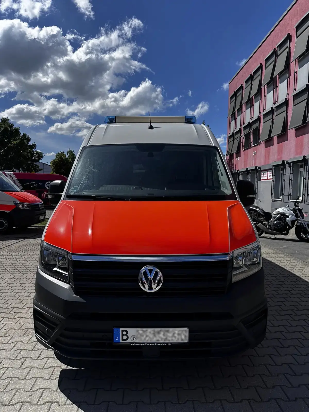 Vorderansicht eines KTW Typ A2 (KTW zur Vermietung)